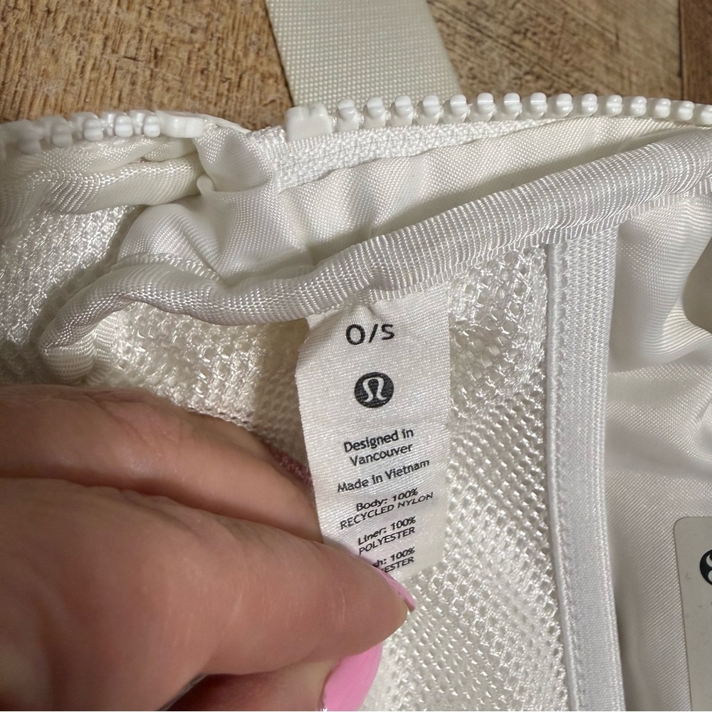 Lululemon
Everywhere Belt Bag 1L - Picture 9 of 14